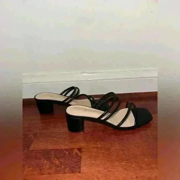 Athlefit Black Double Strap Block Heels in Black, new - Picture 2 of 3